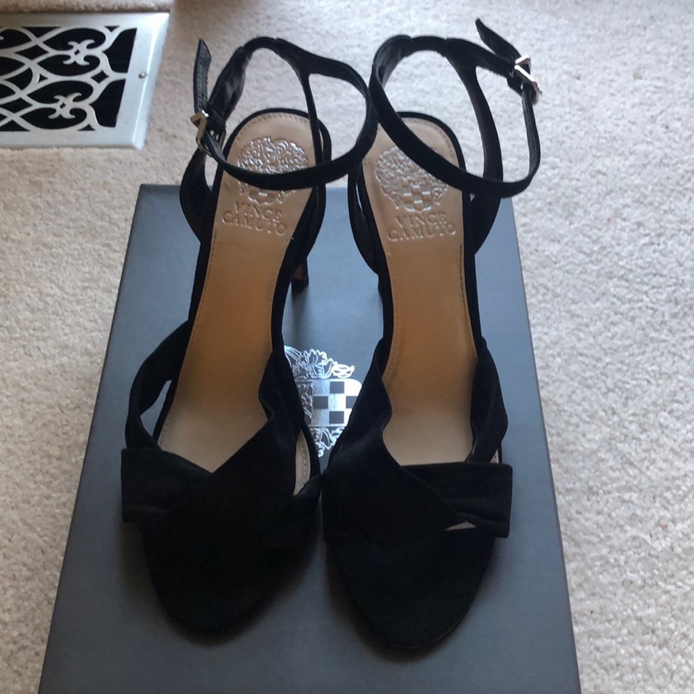 Opened toe pumps